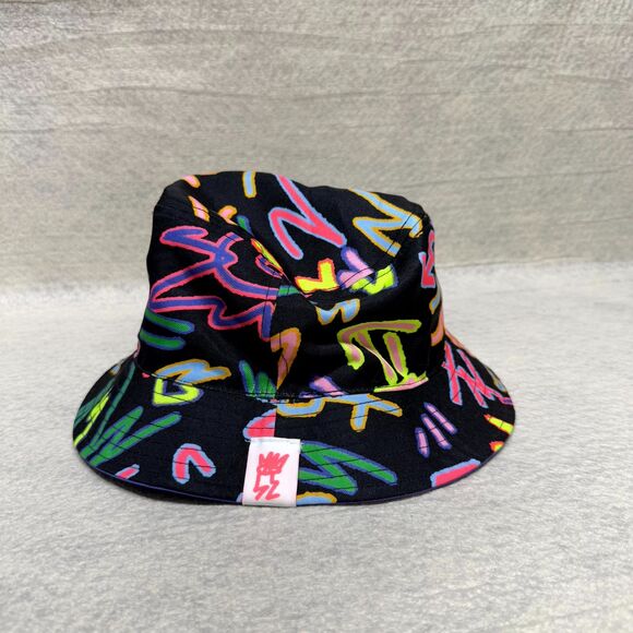 adidas Pride‎ Reversible Bucket Hat - Picture 4 of 6
